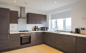 Ur City Pad - The Four Oaks House - 3 Bedrooms - 2 Bathrooms